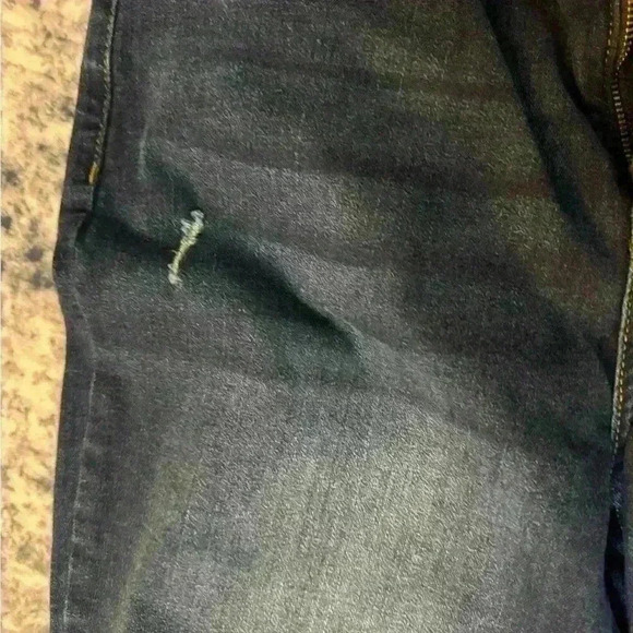 Slightly distressed, dark blue jeans - Picture 4 of 8